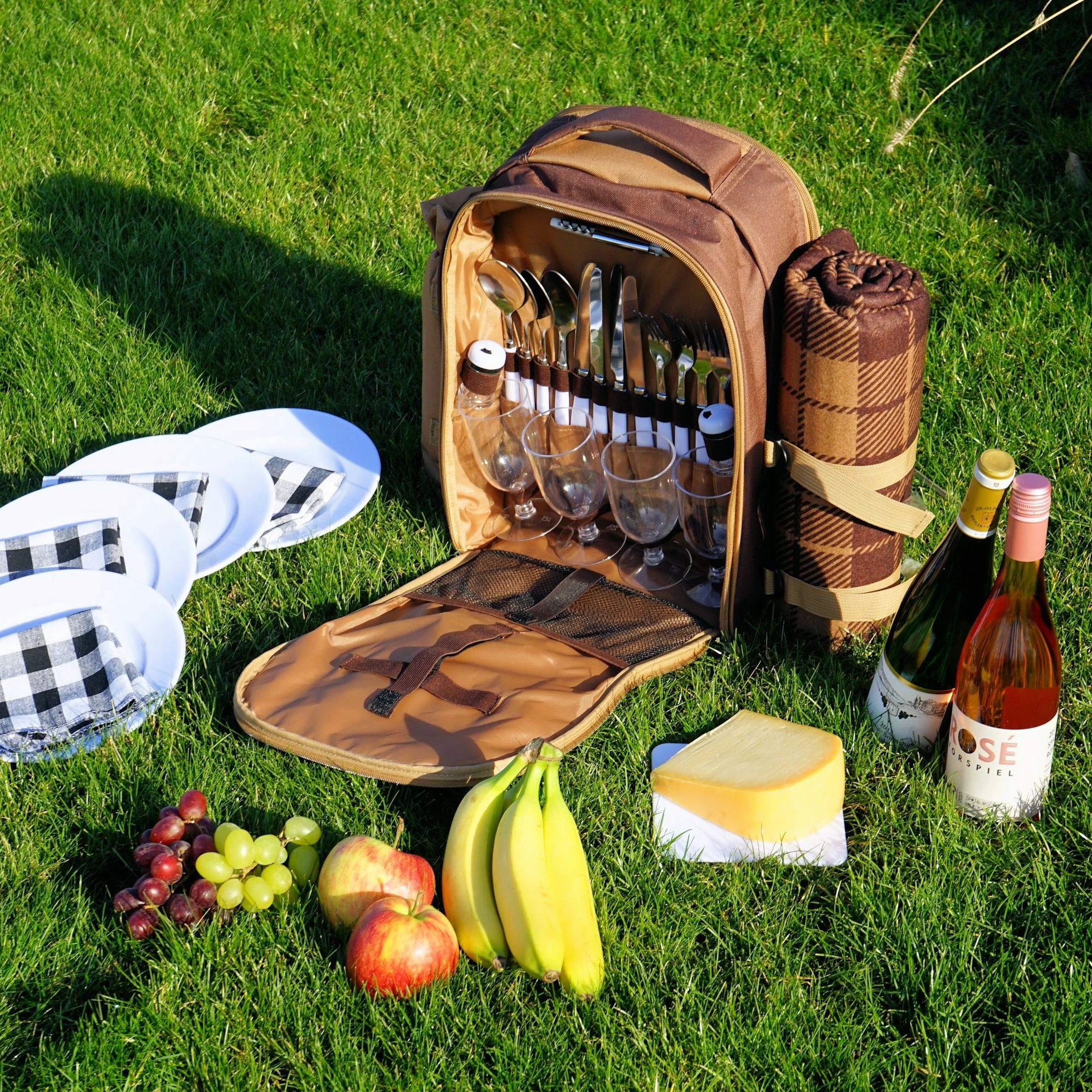 CampFeuer Picknickrucksack für 4 Personen | Grau | Picknickset 32-teilig | inkl. Flaschenhalter und Fleece Decke, großem Kühlfach, Geschirr und Besteck | Wanderrucksack, Campingrucksack