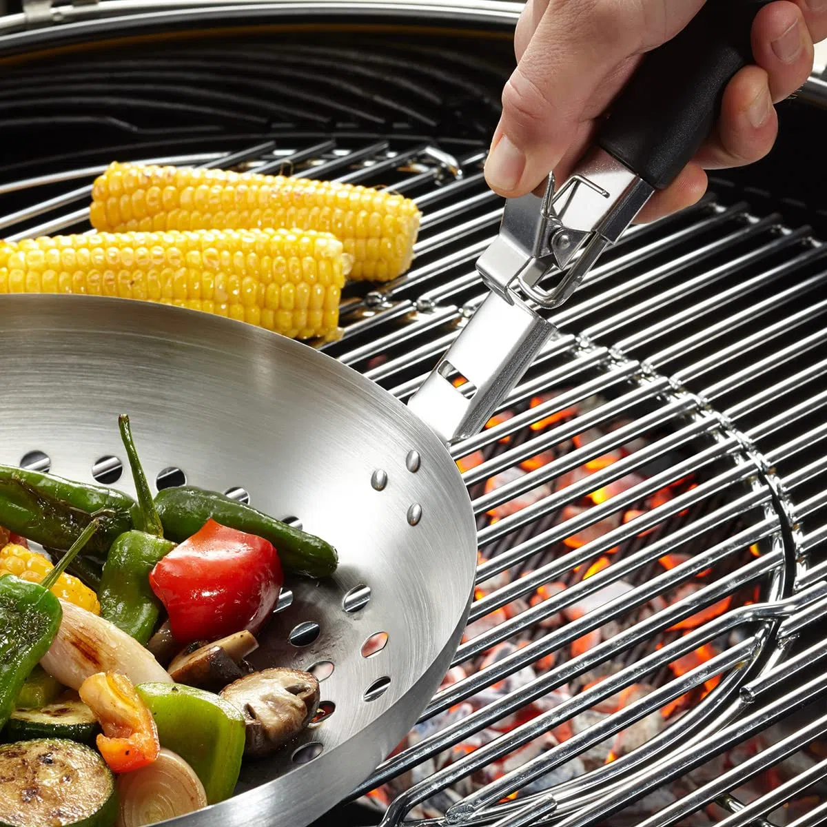 GEFU Gemüse-Wok BBQ aus Edelstahl mit abnehmbarem Griff für Grill & Backofen - Umweltfreundlich & wiederverwendbar für knackiges Grillgemüse