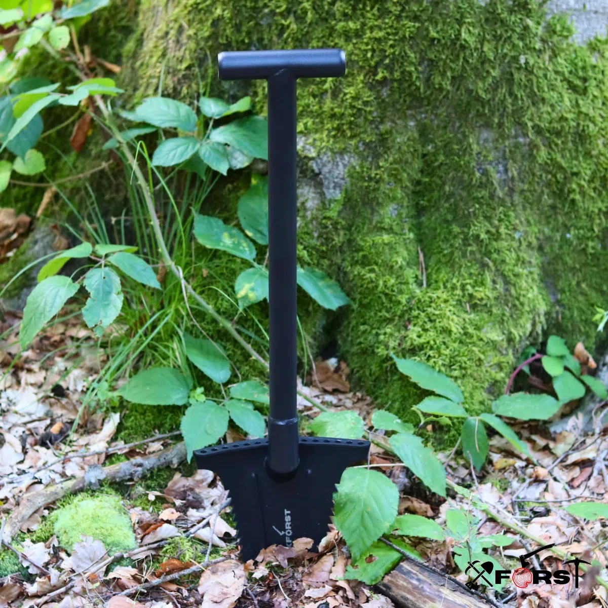 Xforst X-SZ1 Schaufel Spaten aus Karbonstahl mit Pulverbeschichtung – 70 cm, 1,36 kg, Trapezklinge mit scharfer Kante, ideal für Gartenarbeit, Wurzelentfernung, Metalldetektor/verstärkte Trittkante