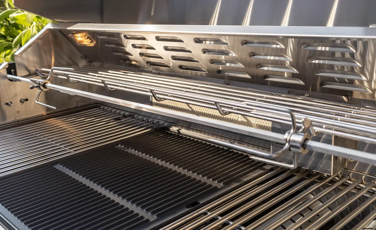 Ondis24 Outdoor-Küche Gasgrill Kühlschrank Spülbecken Edelstahl 4 Brenner Außenkochfeld Keramik Backburner Drehspieß