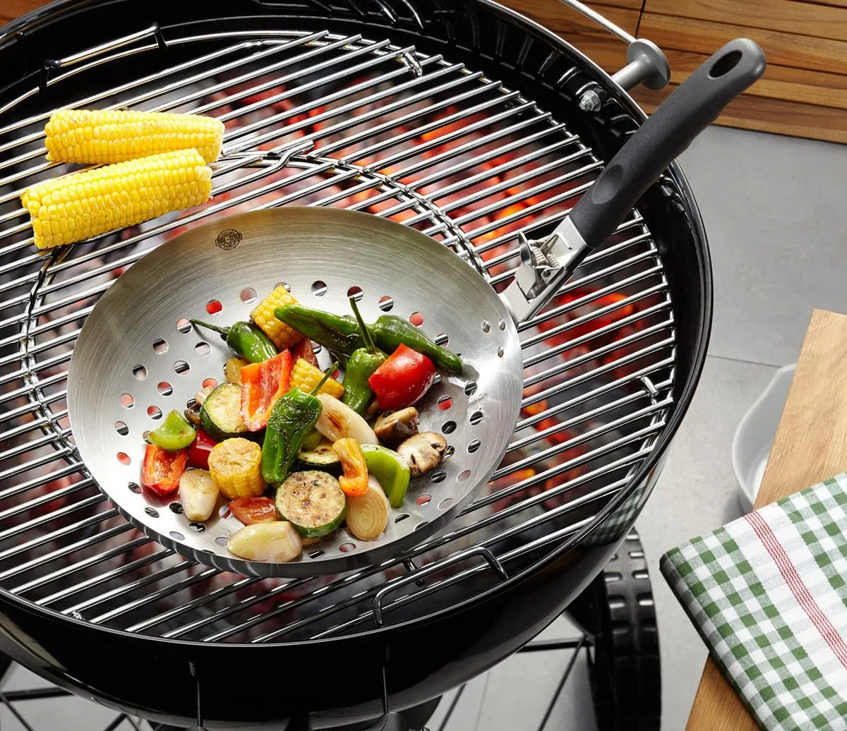 GEFU Gemüse-Wok BBQ aus Edelstahl mit abnehmbarem Griff für Grill & Backofen - Umweltfreundlich & wiederverwendbar für knackiges Grillgemüse