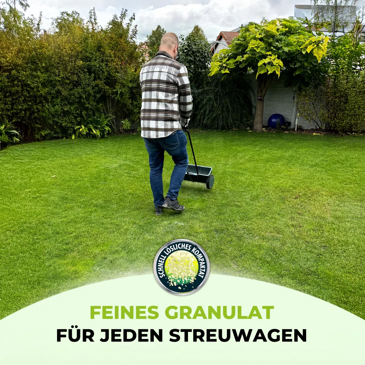 TerraUno Rasendünger Frühjahr Mooslos Glücklich, Moosfrei in 3 Tagen, 10 kg für 300 m², Eisendünger gegen Moos, extrafeines Granulat, Frühjahrsdünger Rasen, Dünger für den Streuwagen