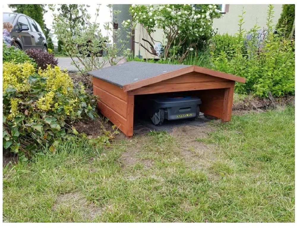 QLS Mähroboter Garage aus Kiefernholz 100 x 90 cm wetterfest Braun | Schützt Mähroboter vor Regen und Sonne, mit wasserabweisender Imprägnierung und Dach aus Teerpappe für den Außenbereich