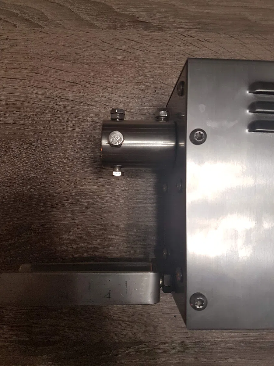 2,1 U/Min im Edelstahlgehäuse mit VA Spießbuchse,Grillmotor bis 100Kg Grillgut
